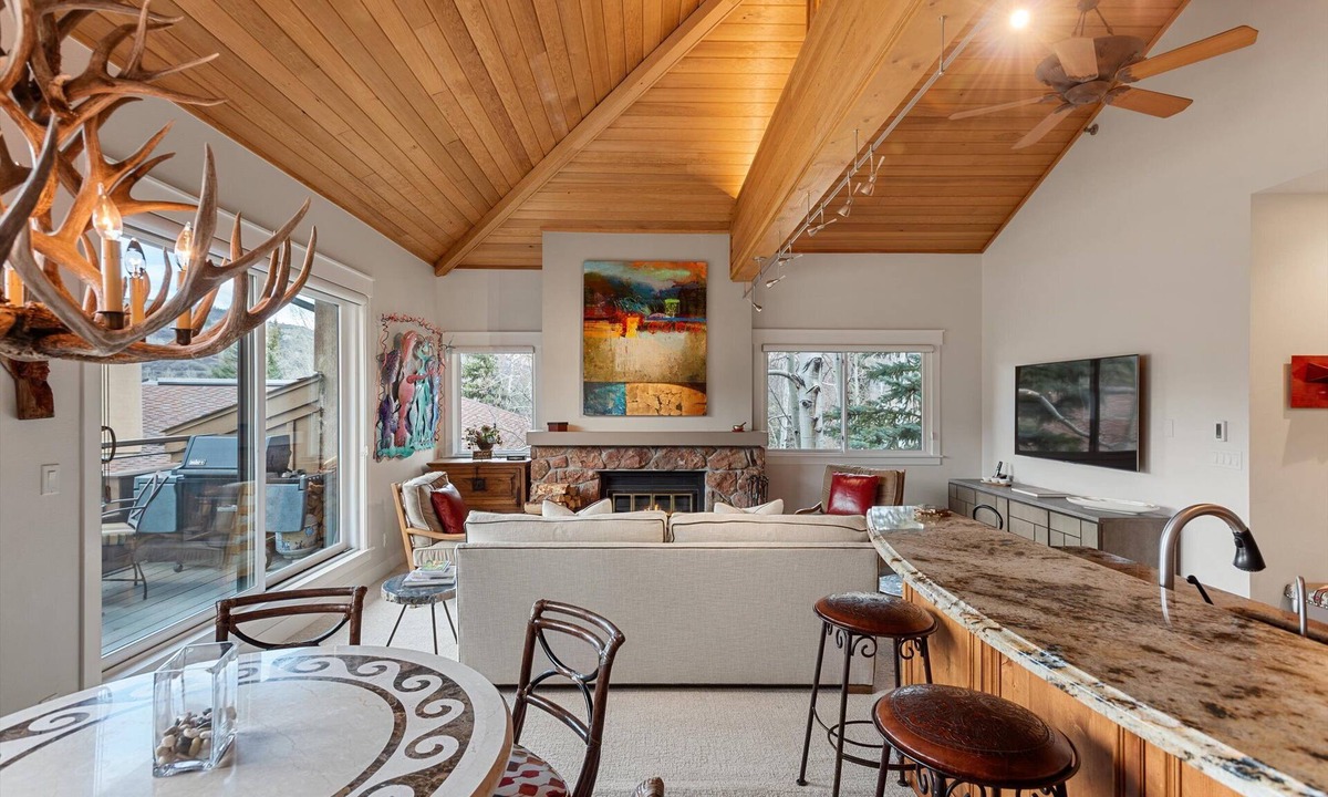 Snowmass Village Condo | Gorgeous View, 3 minute shuttle to ski lifts Renovated- Great Location