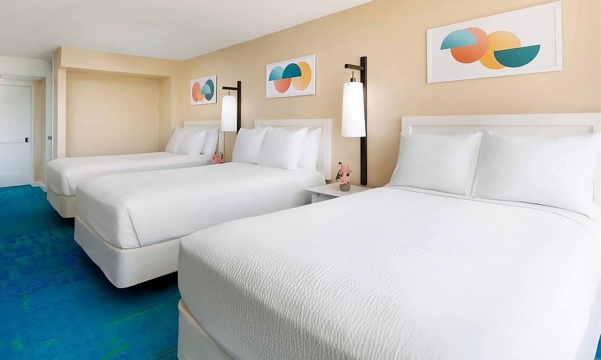 Waikiki Hotel | Great Relaxing Overnight Stay! 4 Diamond Head View Units, Beachfront, Pool