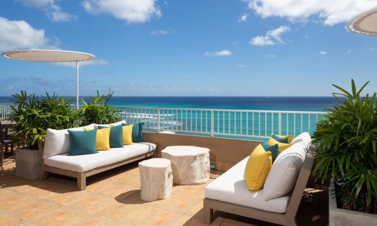 Waikiki Hotel | Great Relaxing Overnight Stay! 2 Comfortable Units, Beachfront Property, Pool