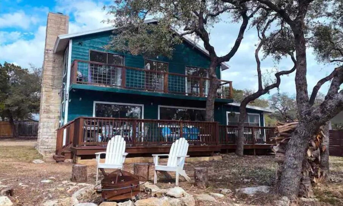 Edgewater Beach House | Green Dacha- Hill Country Lake Access/SUP Rental