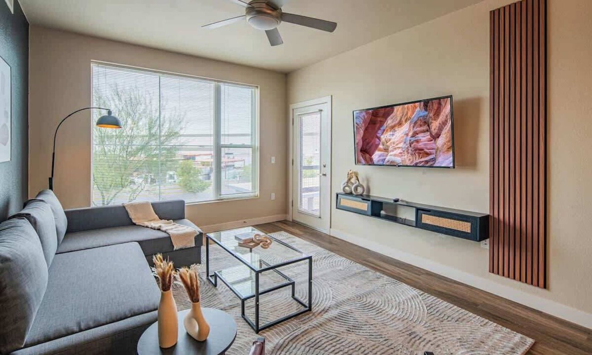 Tempe Apartment | Group-Friendly Apt with Pool,Gym,Parking,WD,Balcony