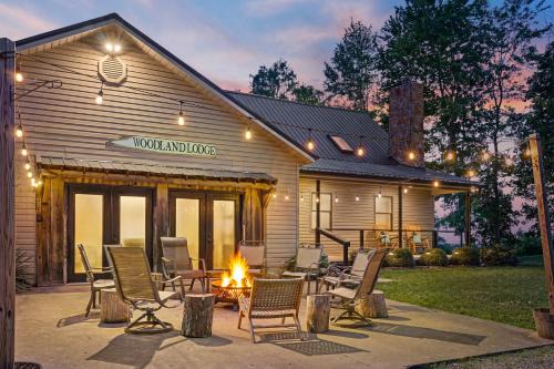 Logan House | Group Getaway6mi to parksGameRmStay Gives Back!