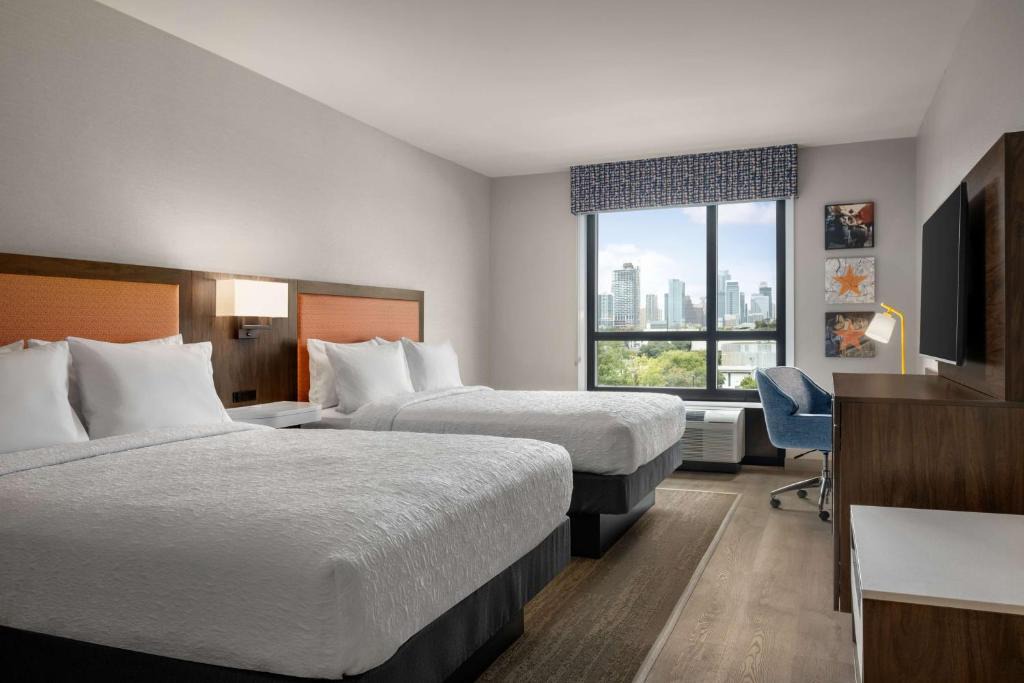 Holly Hotel | Hampton Inn by Hilton Austin Downtown East Side