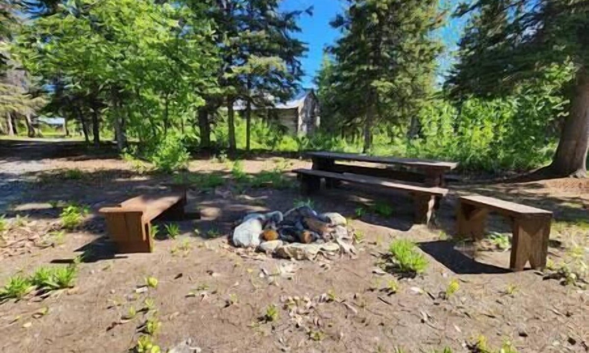 Kenny Lake House | Hannah's Hideaway: 3 Bedroom Rural Cabin