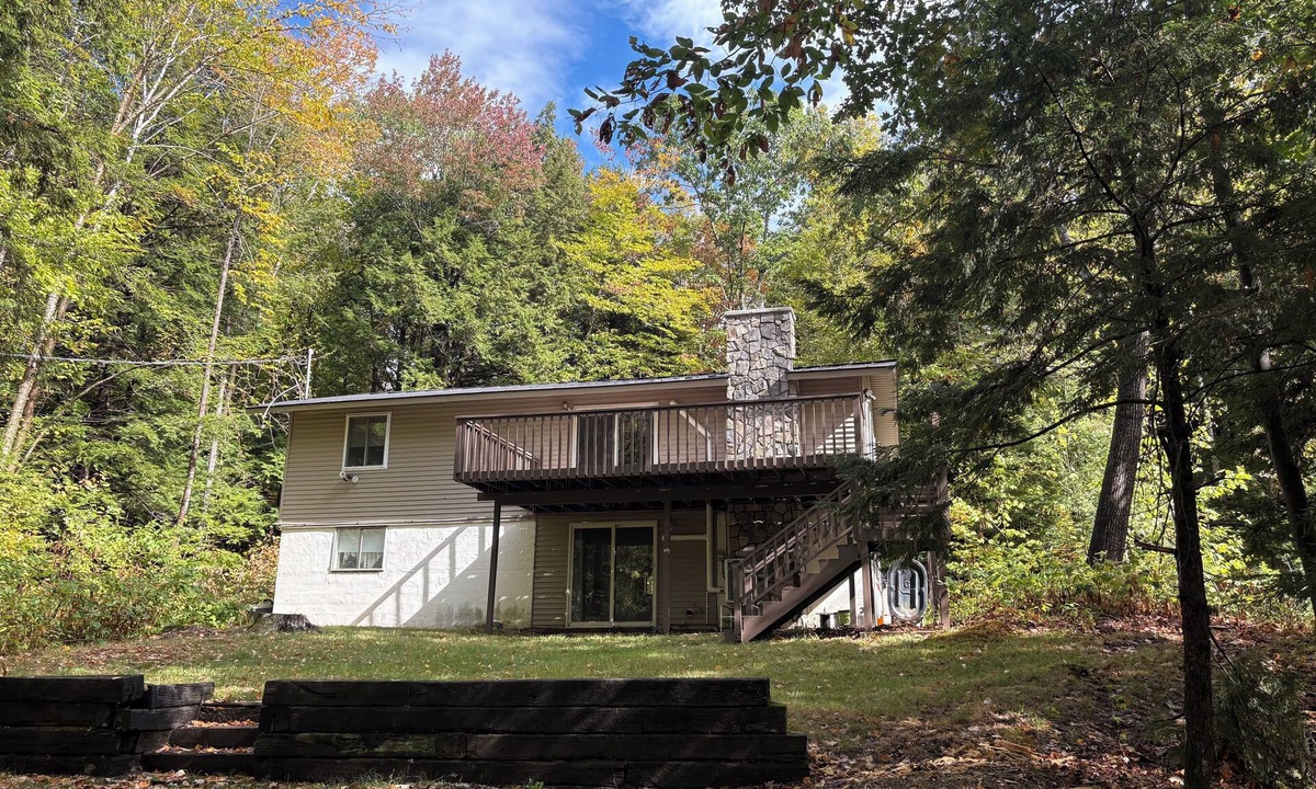 Intervale Ski Chalet | Happy Tails Hideaway 4 Bedroom Chalet located near everything