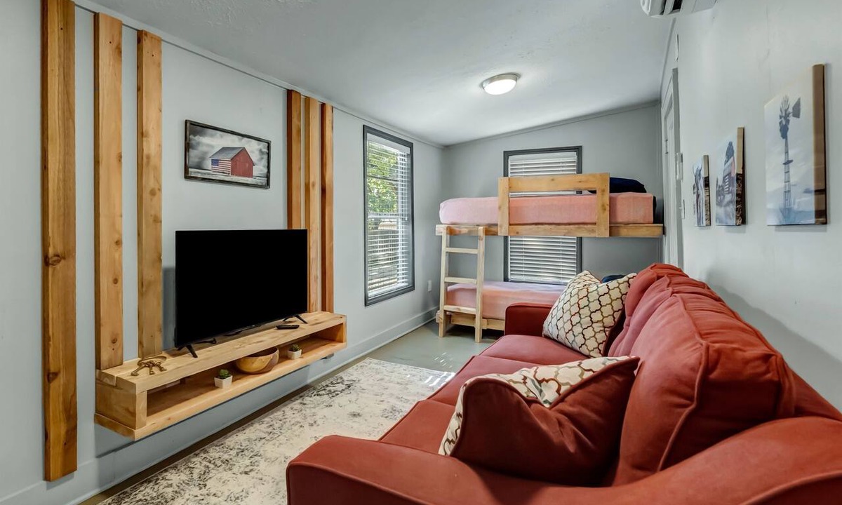 College Station Apartment | Harvest: King Bed+Bunk Beds, Walk to A&M Campus