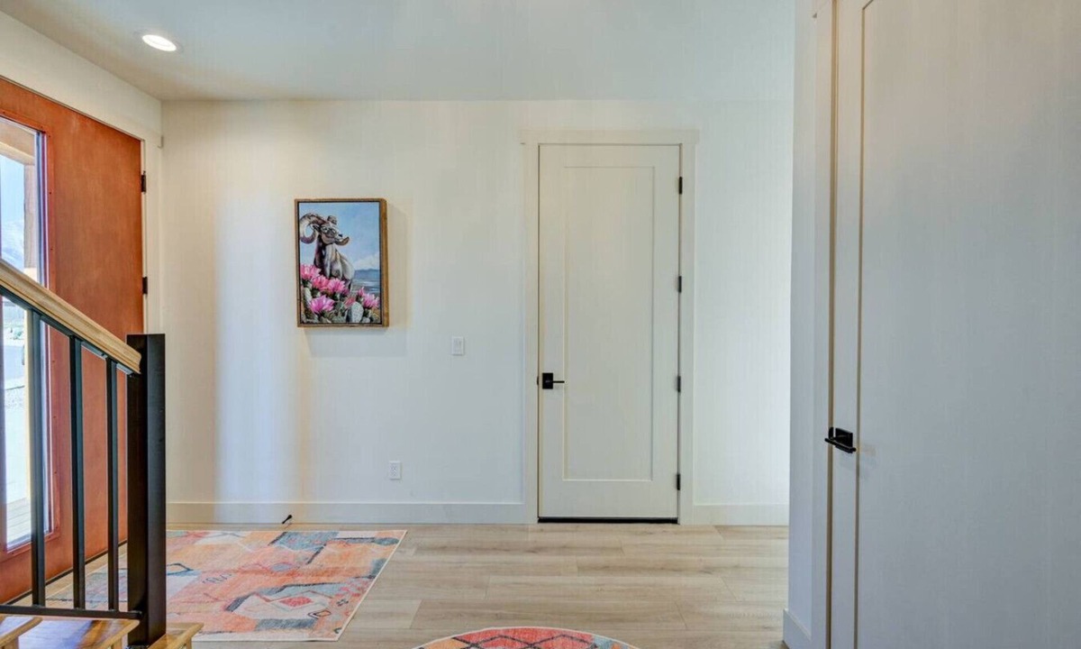 Buena Vista House | Haven Haus Retreat w/Pickleball, Basketball, putting green and hot tub