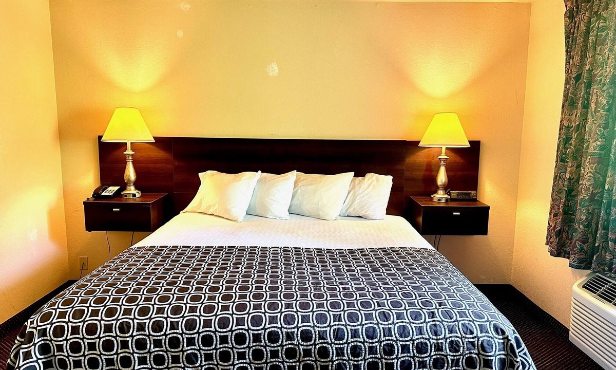 Monroe Hotel | Haven Inn & Suites