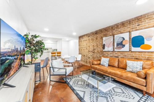 Bouldin Apartment | Heart of SoCo 2BR and 1BR King Suites with Free Parking, Pool, and Laundry Center
