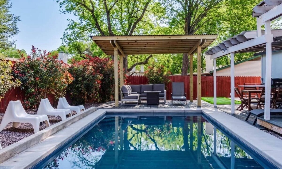 Scofield Farms House | Heated Pool/Spa/Billiard Table/BBQ/Foosball/Domain