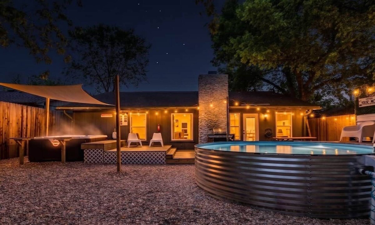 Austin House | Heated Pool/Spa/Billiard Table/Shuffleboard/BBQ