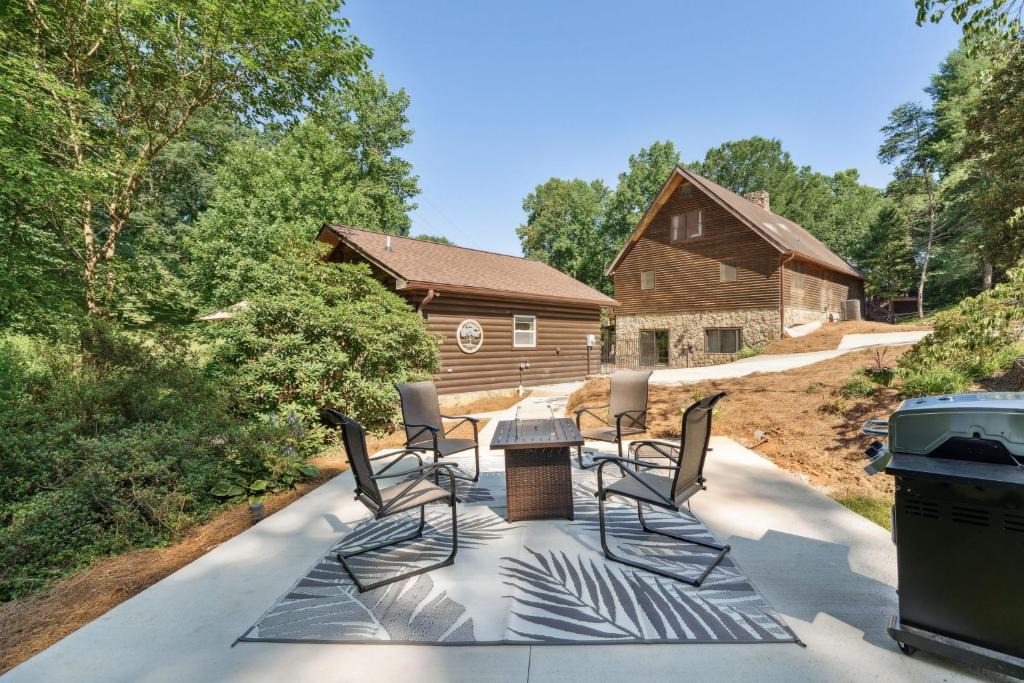 Hickory Apartment | Hickory Hideaway: Pet-Friendly Haven w/Fire Pit!