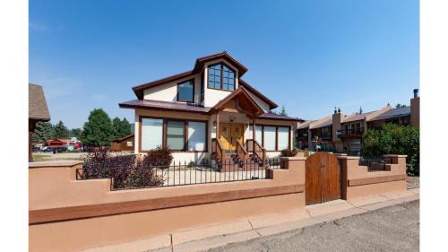 Red River House | High Expectations
