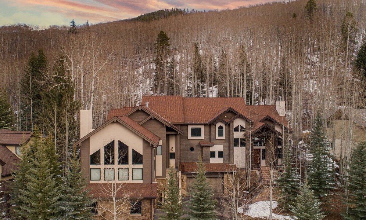 Highland Meadows Cabin | Highline by AvantStay | Breathtaking Mountain Home w/Hot Tub & Views