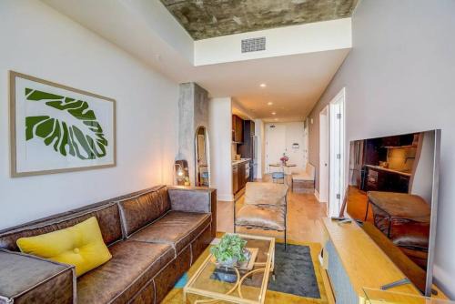 Rainey Street Historic District House | Highrise 1BR Luxe Suite near DT and Vibrant Rainey St
