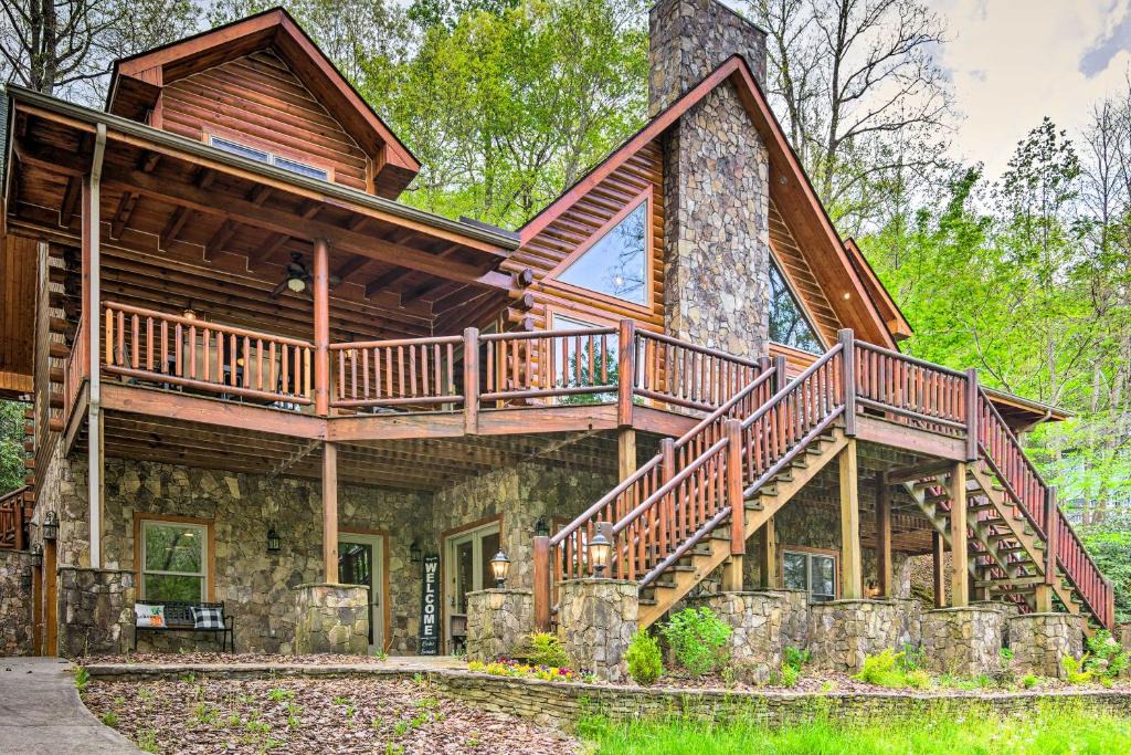 Burnsville House | Hike, Fish & Golf: Burnsville Retreat w/Deck!