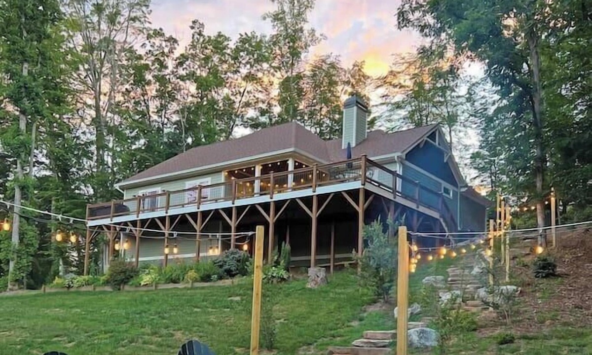 Fairview Cottage | Hillside Haven | 3BR Retreat Sleeps 8