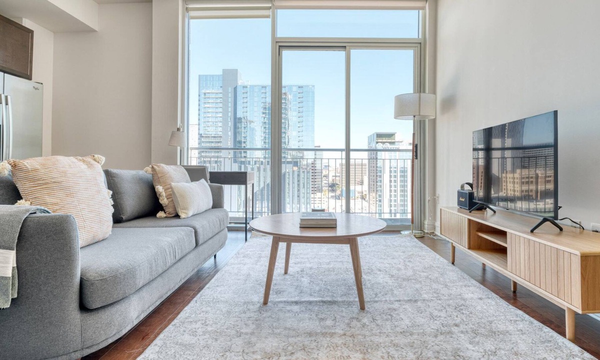 Waller Creek District Apartment | Hip Downtown Austin 1BR w/Gym, Pool & W/D, nr Rainey St, by Blueground