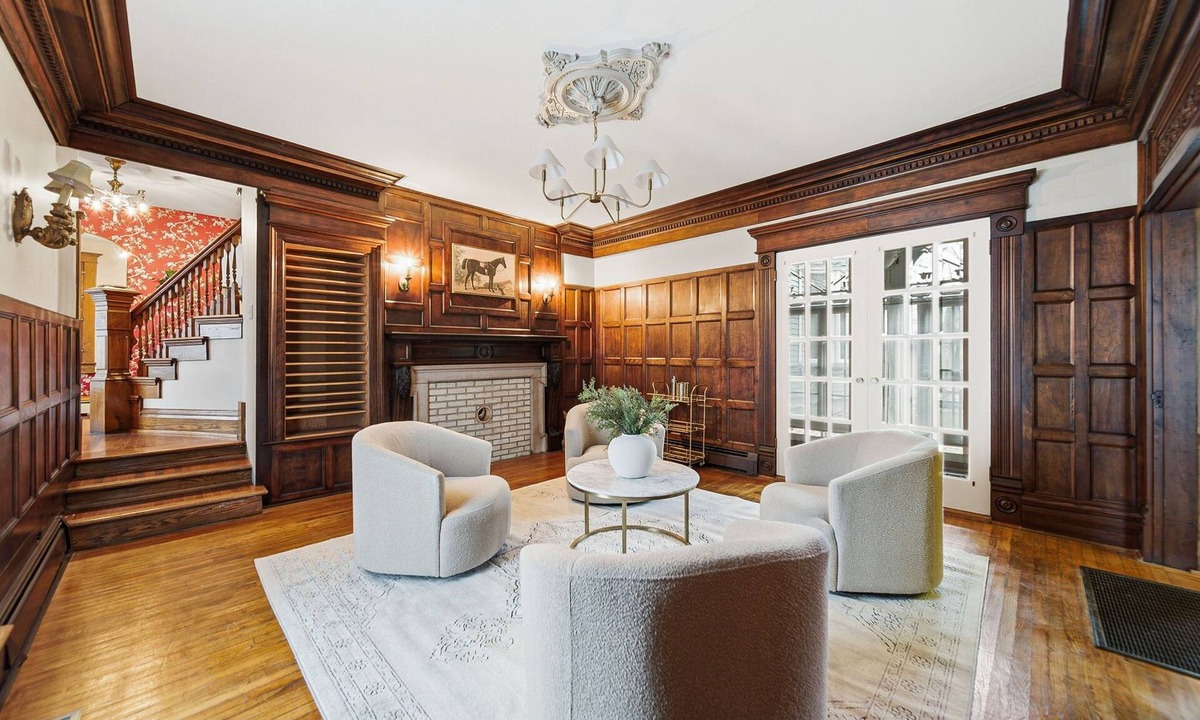 Marion House | Historic 5BR Retreat for Gatherings Downtown Marion