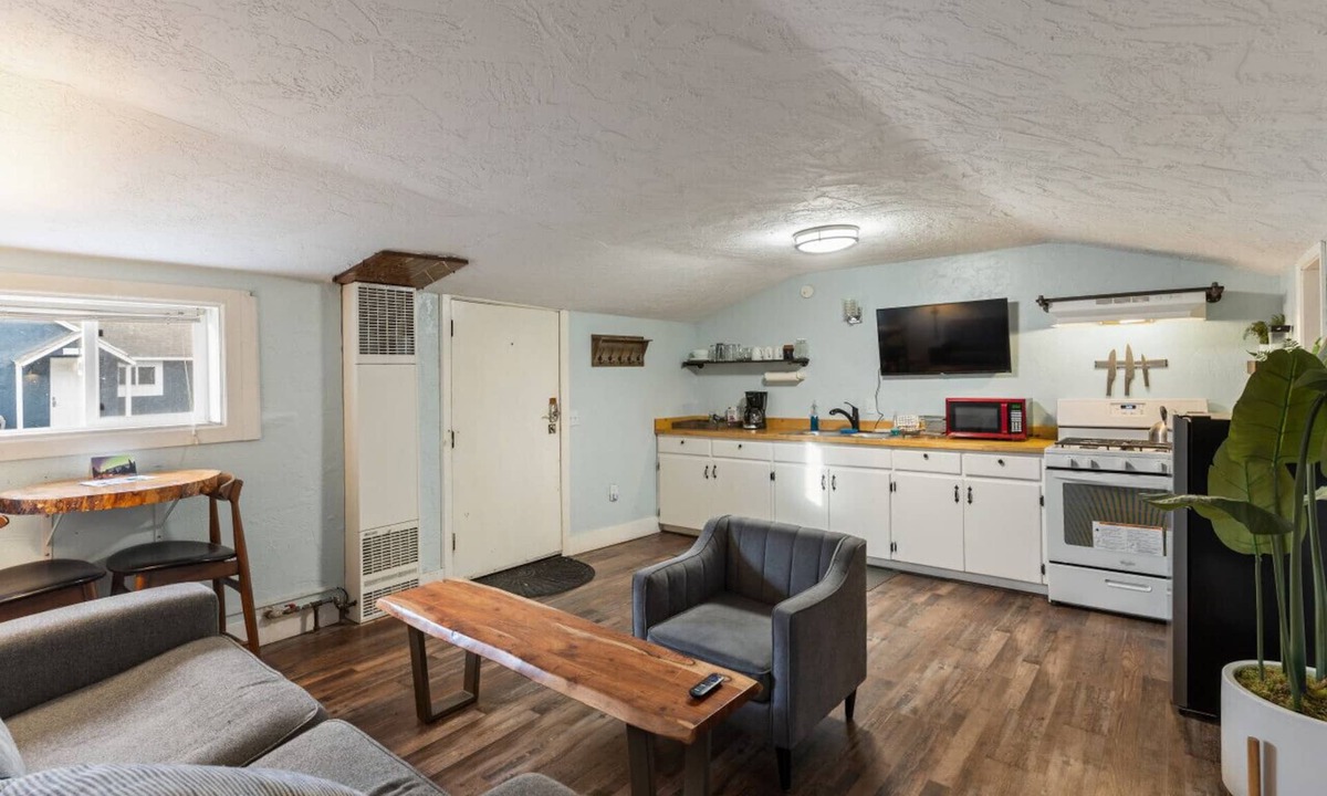 North Star Cabin | Historic cottage - 10 minute walk to restaurants & trails