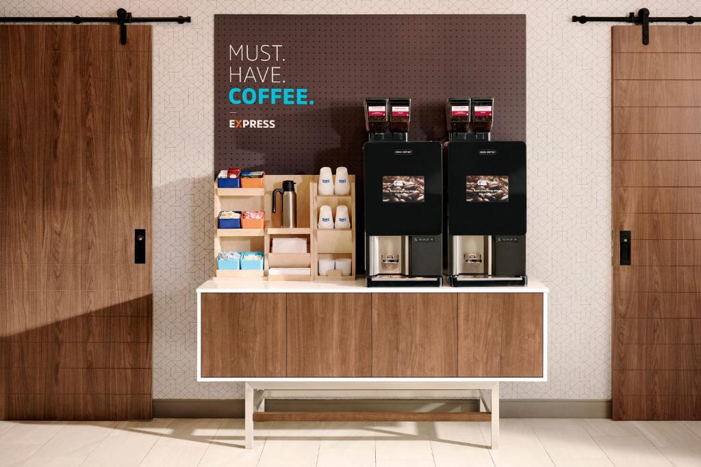 Hickory Hotel | Holiday Inn Express Hickory - Hickory Mart by IHG