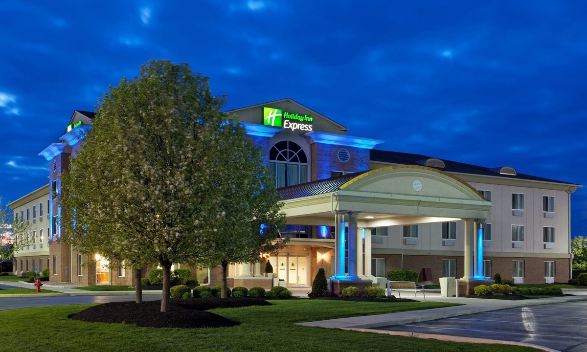 Marion Hotel | Holiday Inn Express & Suites Marion by IHG