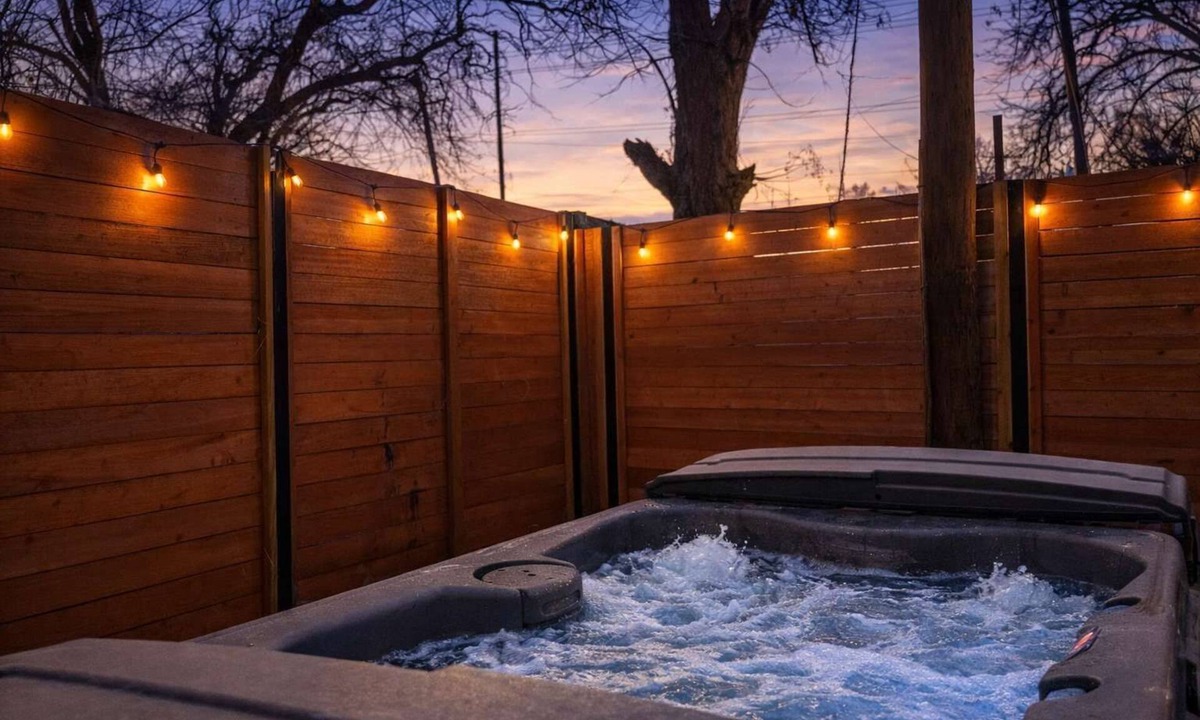 Holly Apartment | Holly Studio w Private Hot Tub