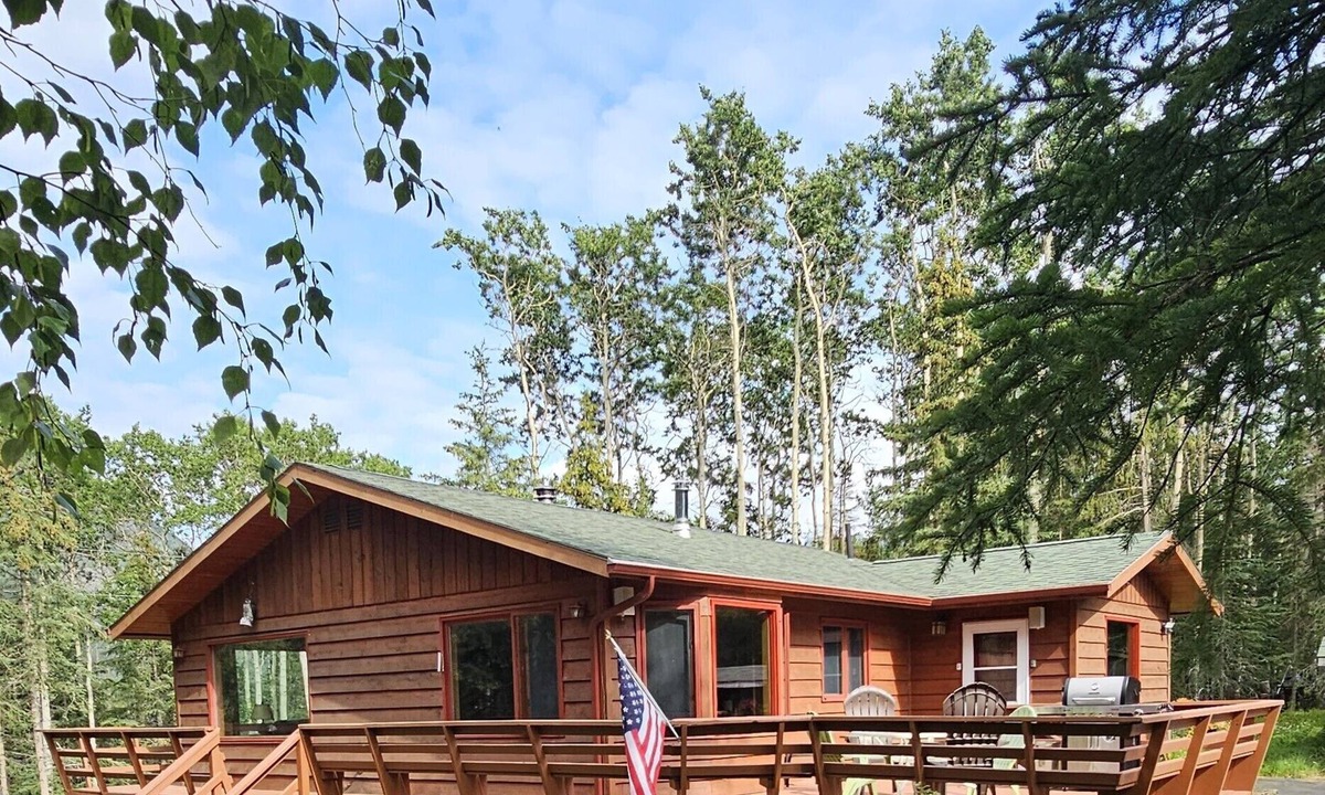Cooper Landing House | Home nestled in a private forest setting, mountain views, walk to Kenai Lake.