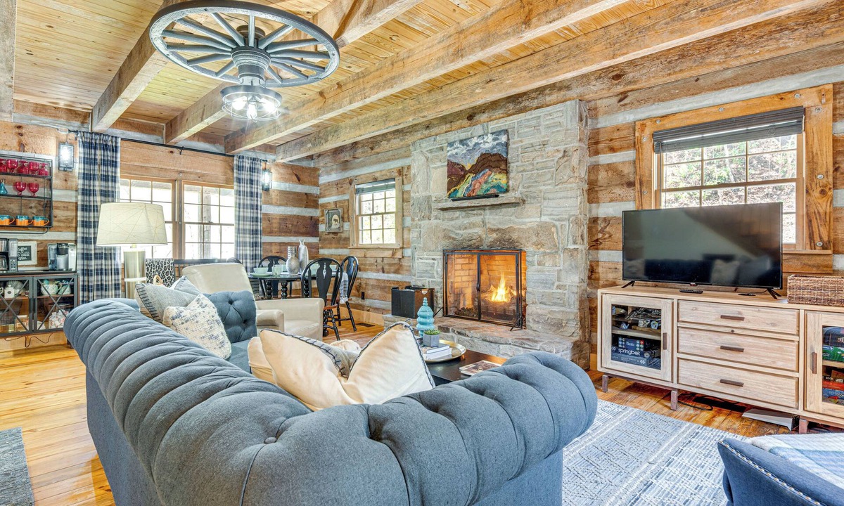 Cherokee Cabin | Hot Tub, Fire Pit & Creek Access: Whittier Cabin!