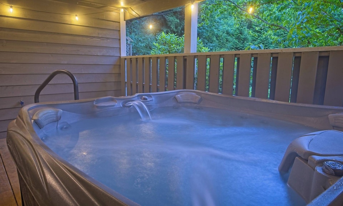 Asheville House | Hot Tub · Fire Pit · EV Charger · Near Asheville