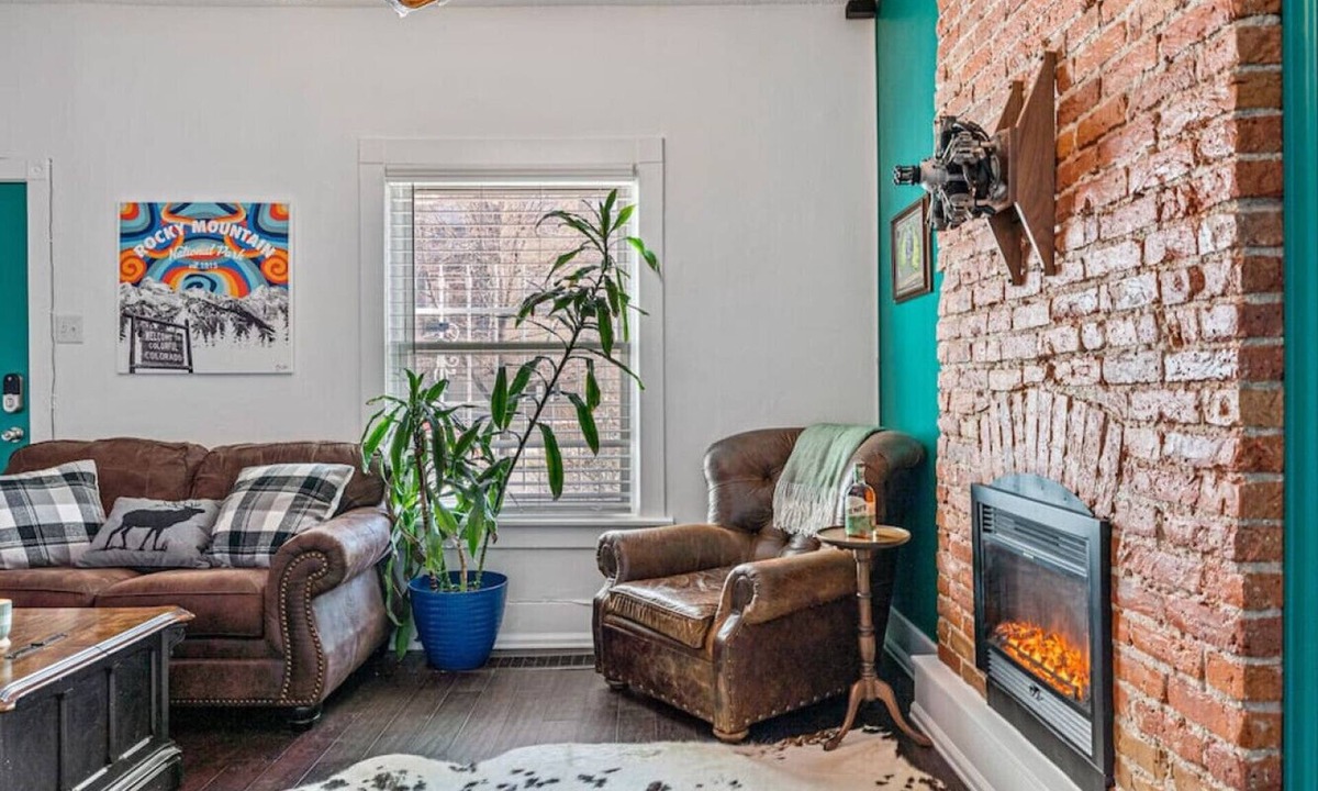 Five Points House | HOT TUB Firepit Pool Table Patio Downtown Denver