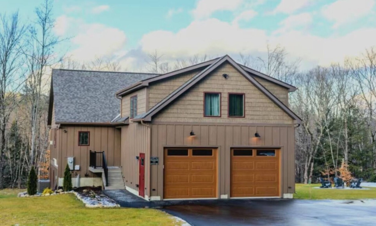 Bartlett House | Hot Tub, Game Room, Fire Pit, Hiking and Cozy home in wonderful Bartlett