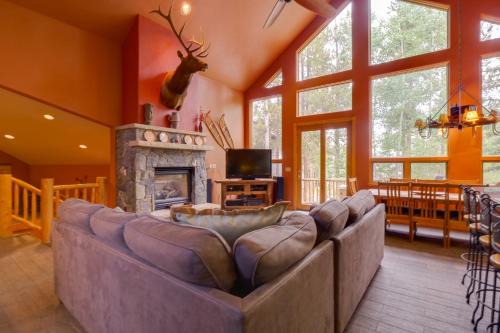 Warrior's Mark West House | Hot Tub & Ski Shuttle: Rustic Breckenridge Retreat