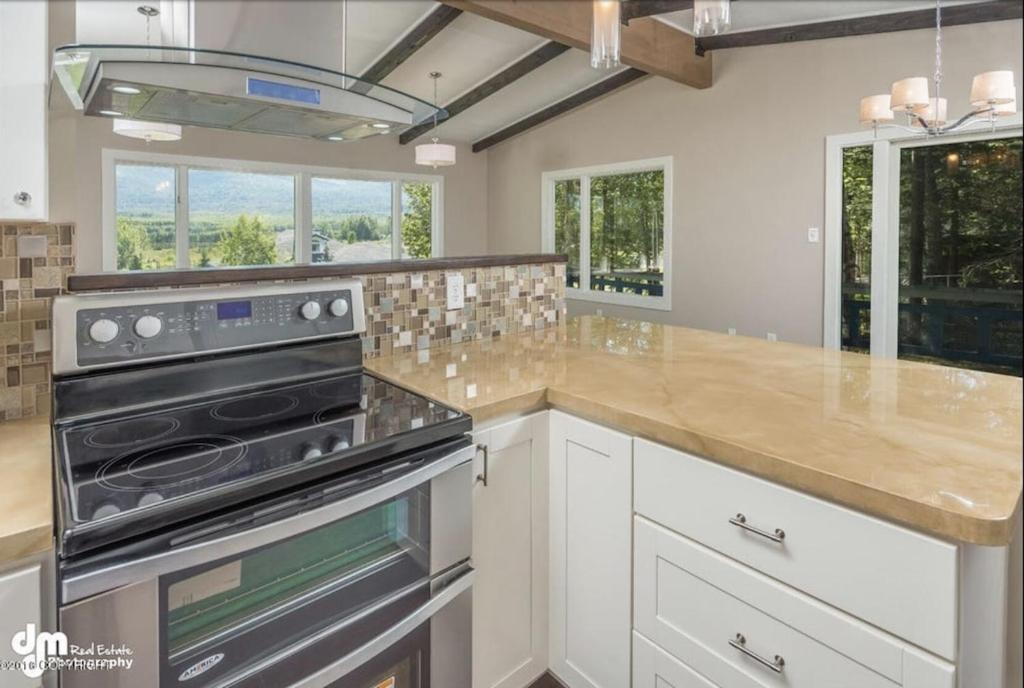 Northeast Anchorage House | Hot Tub Stunning Mountain Views 2 kitchens 4 bedroom 2 bathroom