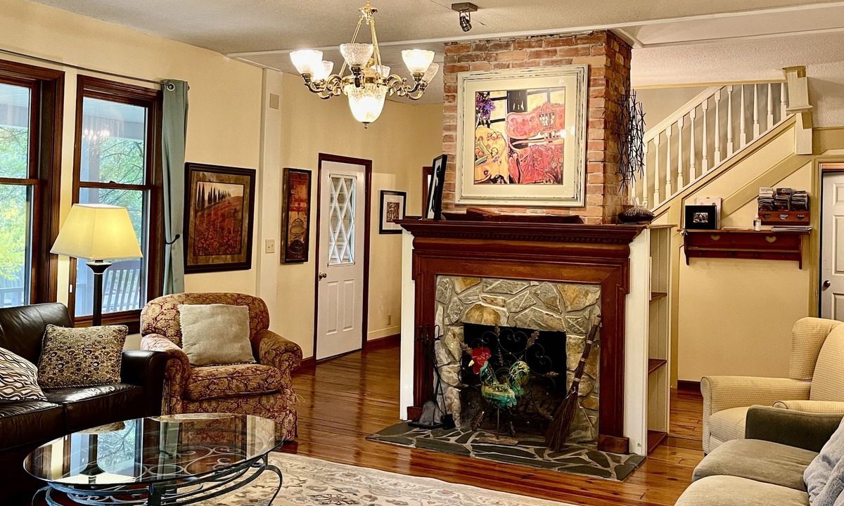 Swannanoa House | Huge 180-yr-old Farmhouse. All new amenities. 1 acre. Close to town.