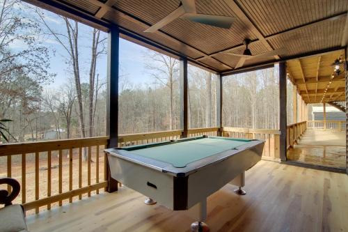 Banks County House | Huge 3-Unit Commerce Estate Near ATL Dragway!