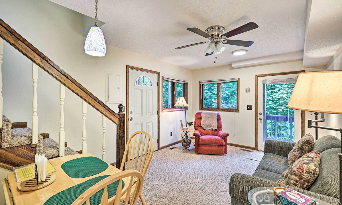 Roan Mountain Cabin | Ideal for Nature Lovers! Roan Mtn Cabin w/Balcony