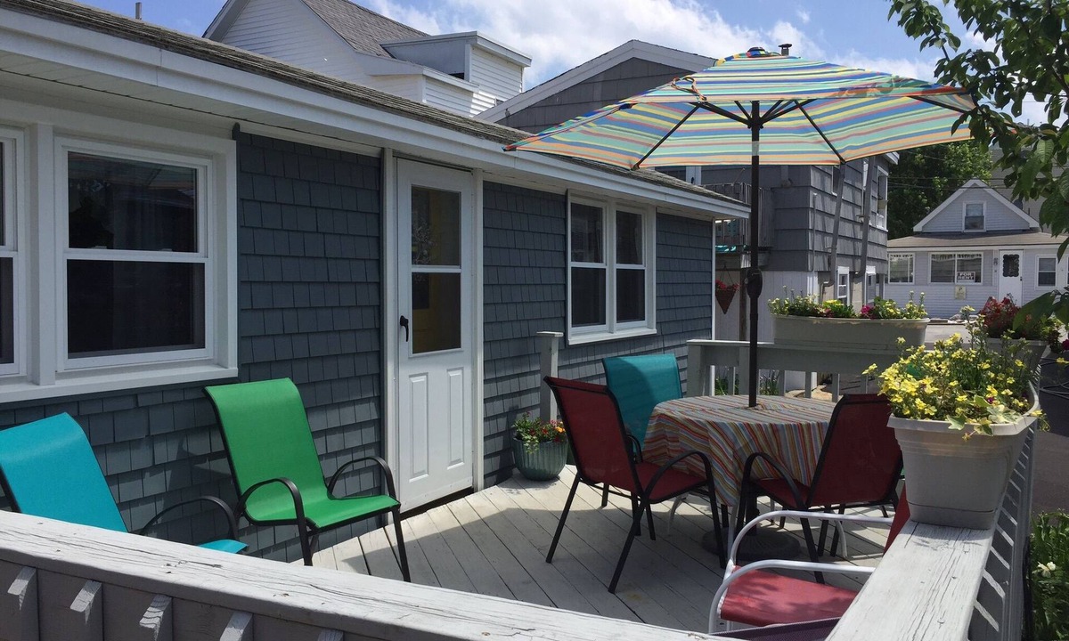 Hampton Cottage | Immaculate Cottage with flower-lined deck located in Island Area! Pet Friendly!