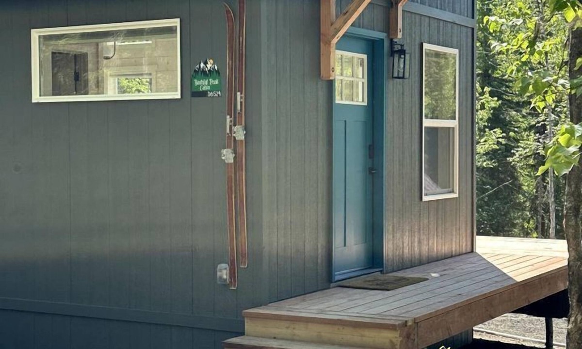 Chugiak Cabin | Incredible Cabin Surrounded by Trees and Hot-tub Provided in Anchorage, Alaska
