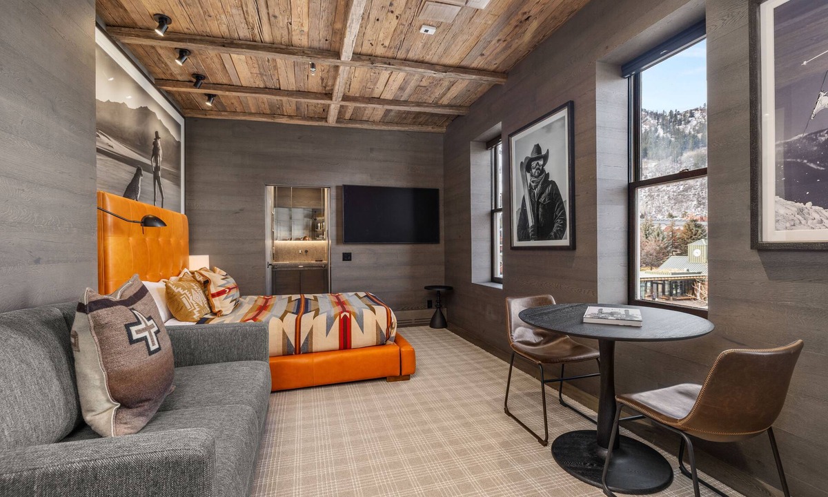 Downtown Hotel | Independence Square 300 | Newly Renovated Studio in Downtown Aspen | Rooftop Hot tub