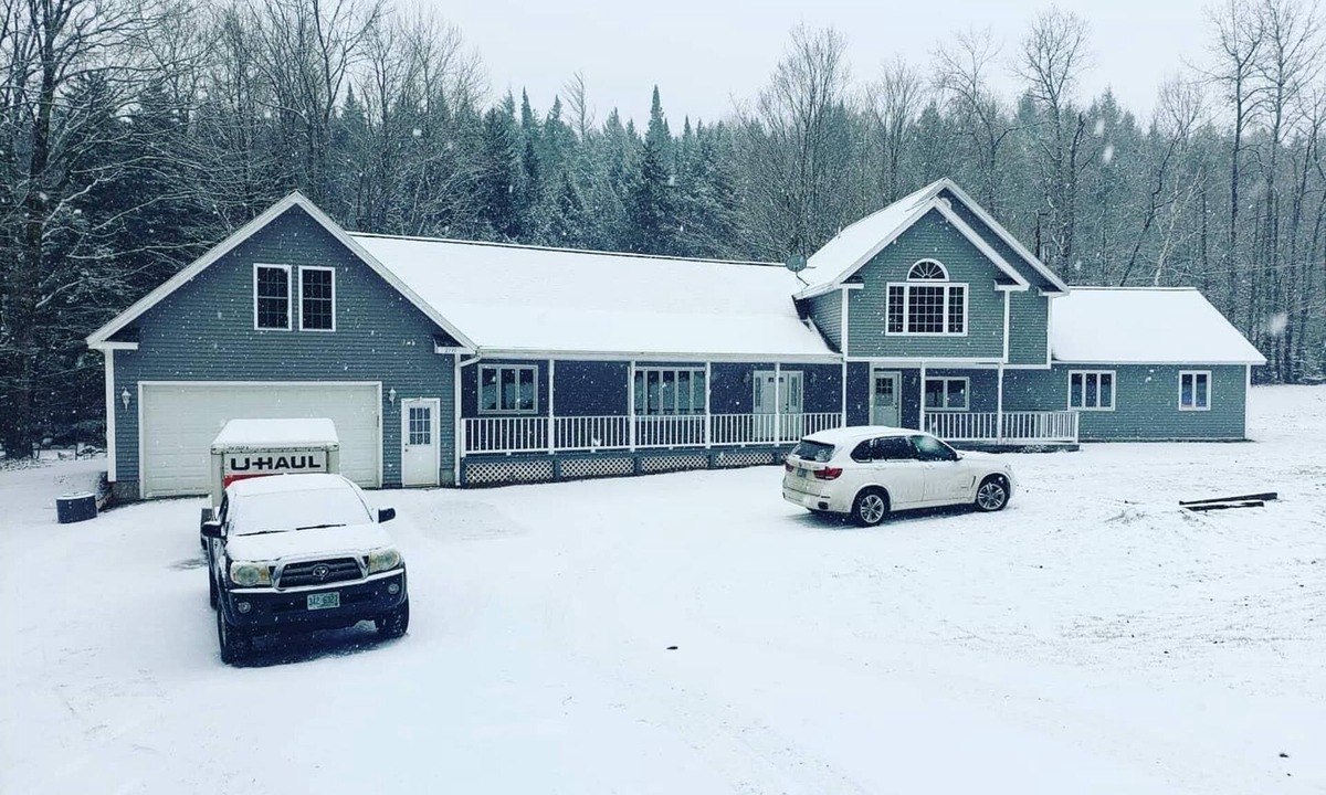 Jay House | Jay River Front Three Bedroom. 2 miles to Jay Peak