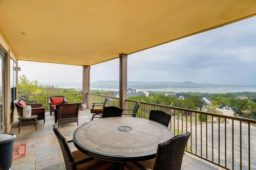 Jonestown House | Jonestown Condo on Lake Travis w/2 Balconies!