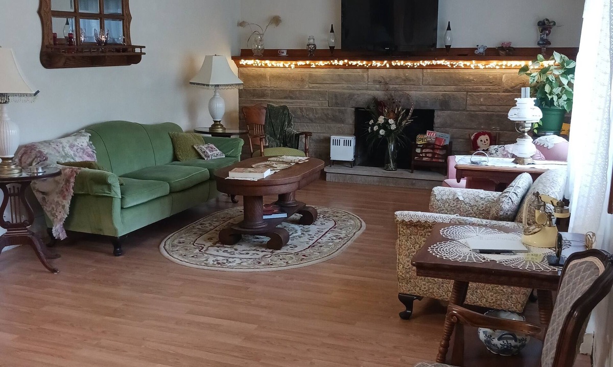Mansfield House | Just minutes from Mansfield Speedway Midohio Sportscar Ohio State Reformatory