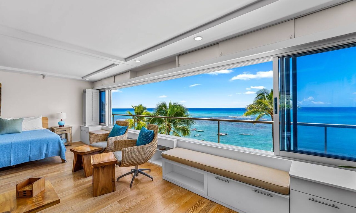 Diamond Head - Kapahulu - St. Louis Condo | Kaimana Surf Luxe by Gather: Beachfront 1BR w/A/C, Views & Dining