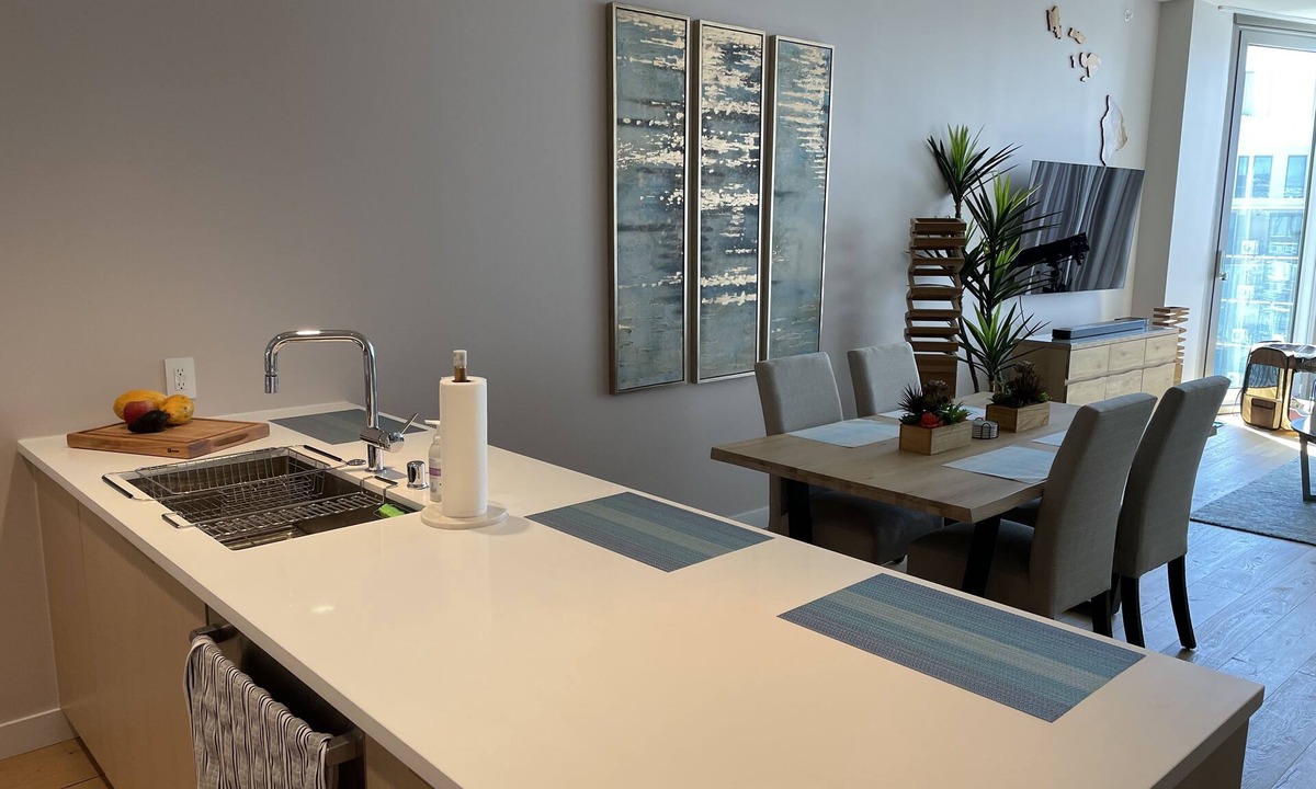Kaka'ako Condo | Kaka’ako Penthouse Condo with Rental Vehicle