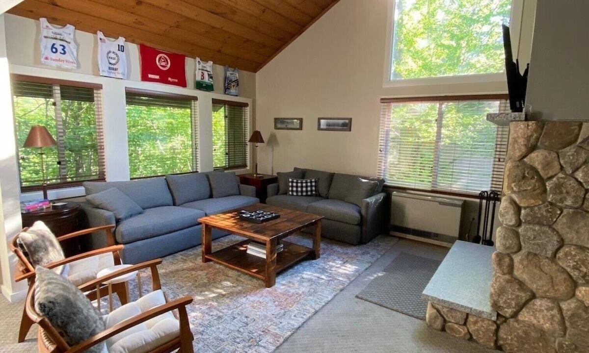 Lincoln Condo | Kanc Kabin: Charming 3-bedroom condo with WiFi, AC
