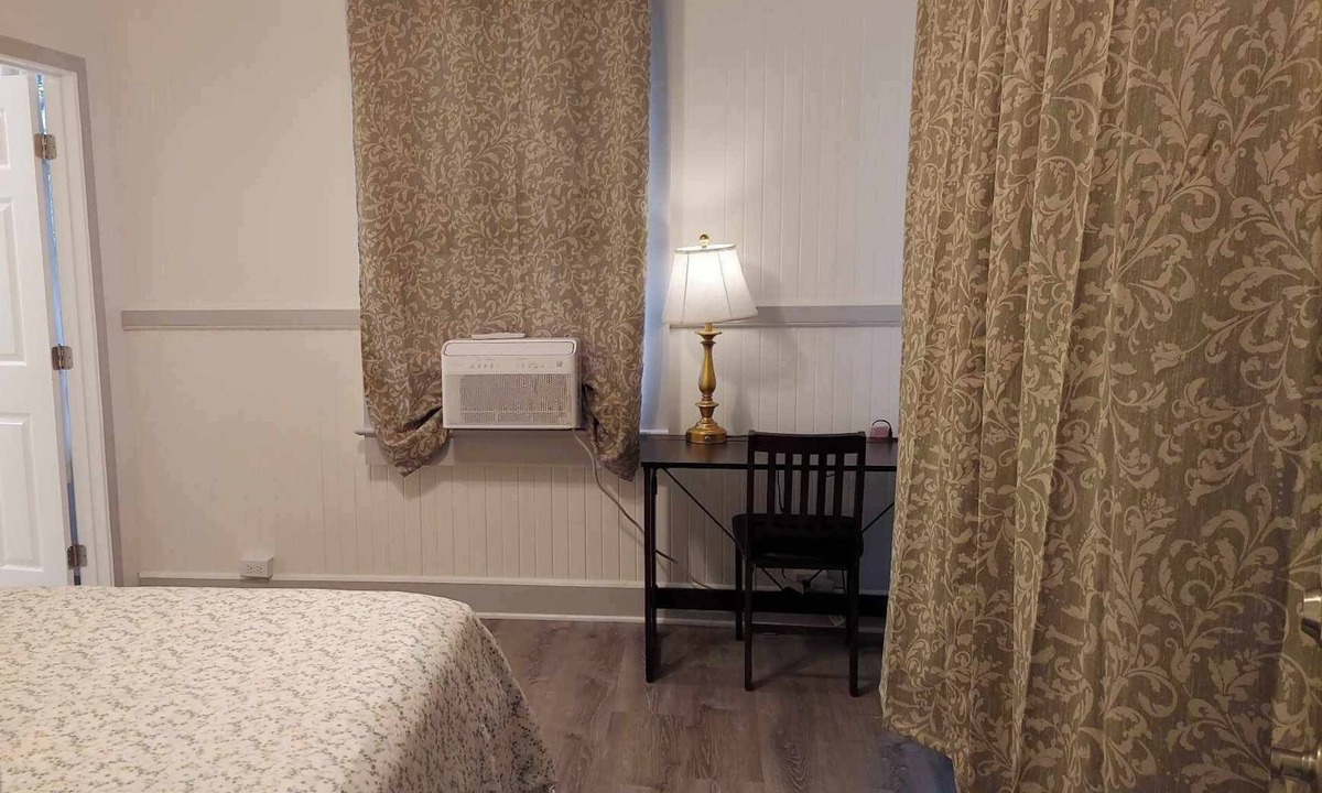 Hilo Bed & Breakfast | Kekuanaoa Homestead for Whole House/5 bedroom & 5 bathroom close Hi-Lo Airport.