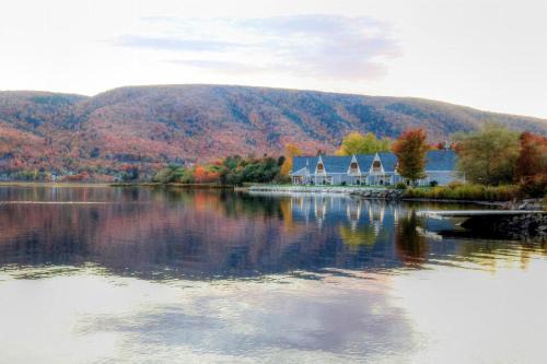 Whycocomagh Resort | Keltic Quay Cottages & Bayfront Lodge