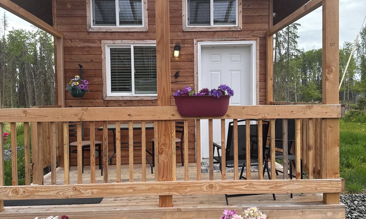 Kalifornsky House | Kenai River access! Cute little cabin with a loft