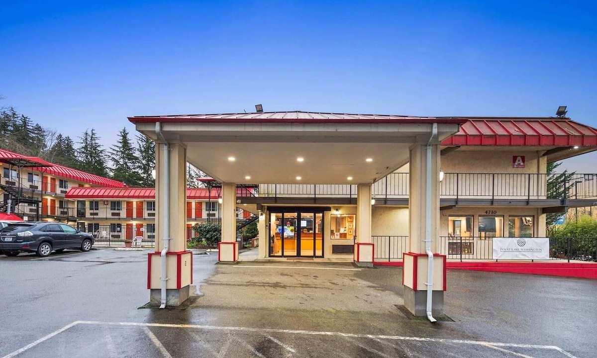 Renton Apartment | King Bed | Renton WA